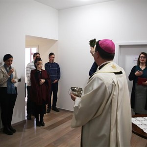 Biskup Šaško predvodio blagoslov djelatnika i prostorija Nadbiskupskog duhovnog stola